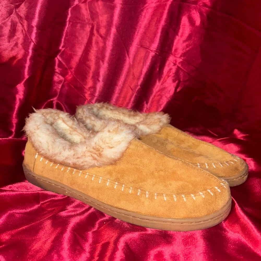 Cozy Tan Slippers with Faux Fur Lining